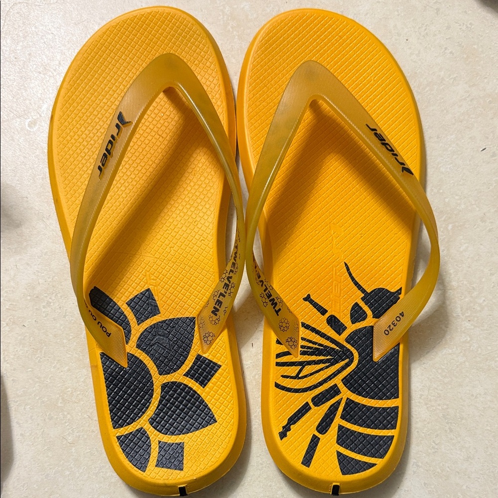 Riders by Lee Yellow Flip-Flops for Men